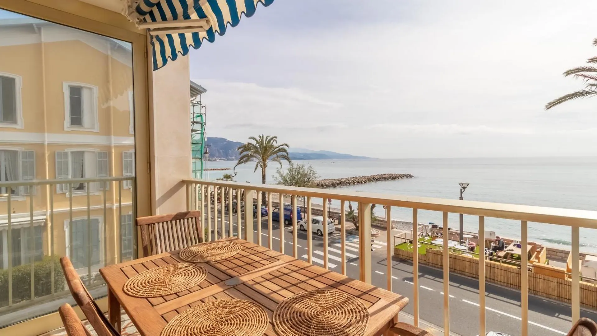 Stunning Beachfront Apartment With Parking Roquebrune-Cap-Martin