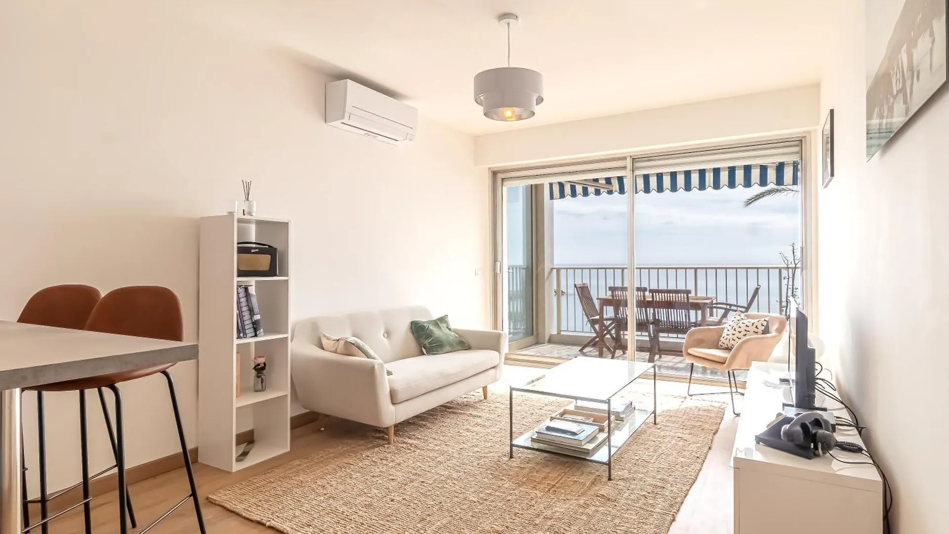 Stunning Beachfront Apartment With Parking Roquebrune-Cap-Martin Holiday home